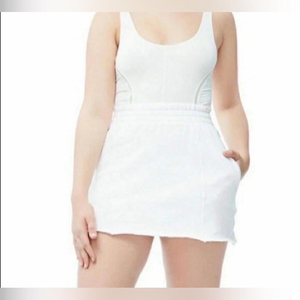 Good American The High Waist White Sweat Skirt. Size 2